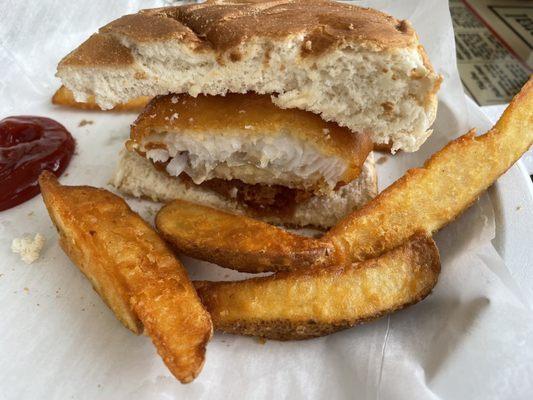 Small hole-in-the-wall, but Excellent Haddock sandwich and perfect fries. Also, fried Cod was great and awesome falafel. YUM!