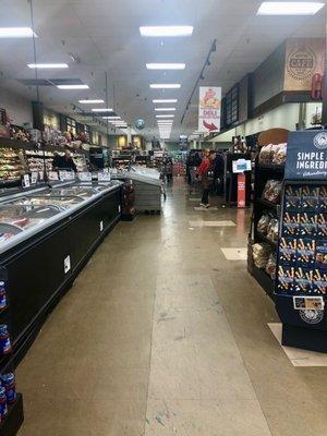 ShopRite Thornwood NY. Older, fairly clean store. Filthy floors in this area.