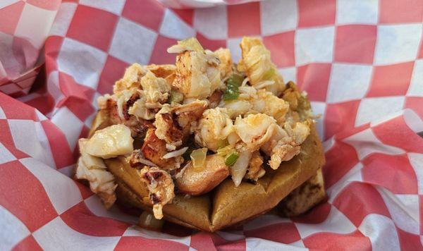 Hot lobster roll