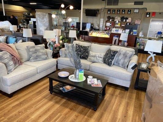 CALLISBURG LINEN SOFA & LOVESEAT