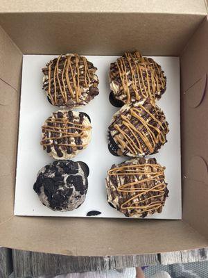 Peanut Butter Delight Cupcake and Cookies and Cream cupcake