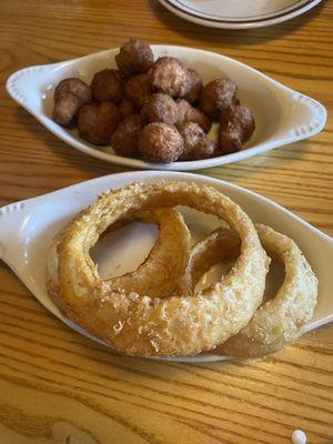 Onion rings and fried mushrooms