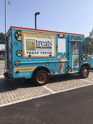 Adorable Treat Truck