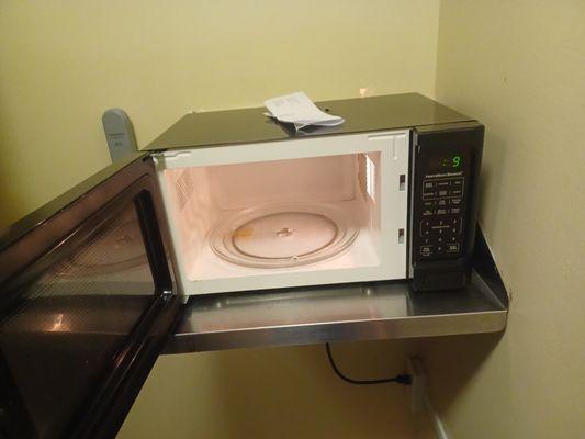 6th floor common microwave Sheraton Myrtle Beach. Stain was there all week.