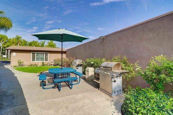 Grill Area at Idylwood Apartments