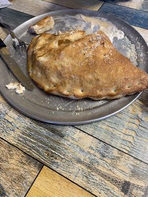 Calzone with pepperoni, mushrooms and marinara sauce .