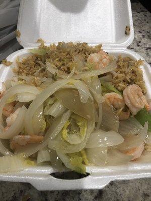 Shrimp chow mein combo platter but they don't give you noodles and don't tell you.