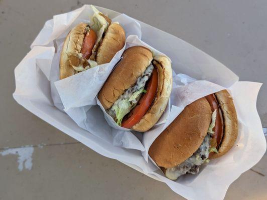 Deluxe Grilled Cheese and Double Cheeseburgers | Instagram: @telephonesmoothie