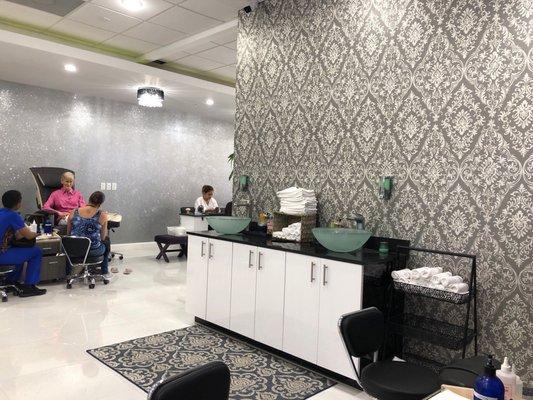 Never knew we had such a great nail salon just minutes from home!!