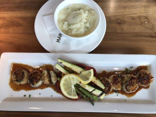 Scallops and mashed potatoes