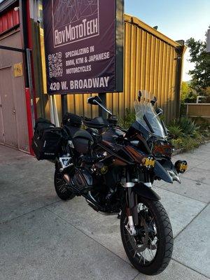 2023 BMW R1250 GS with Denali D7 Pro, installed by Ryan