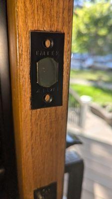 Missing screws but one of the many issues with the lock "installed" by the locksmith.