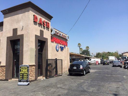 The most current picture of the entrance to Sal's Auto Repair. (Aug2016)