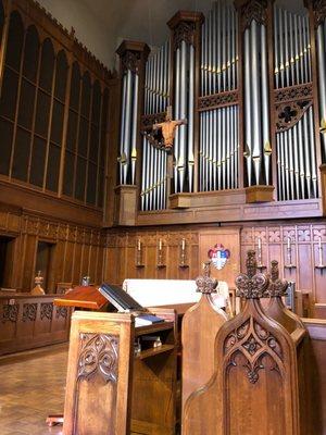 Chancel is cozy but woaw what an organ!