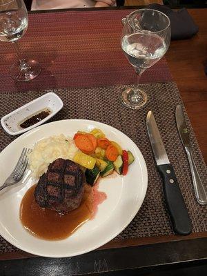 Filet mignon with a side of mashed potatoes and vegetables!