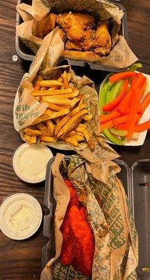 Traveled over 5 miles and was on point. Lemon pepper bone in, fries no seasoning, tenders hot Buffalo/plain, veggies, ranch/blue cheese