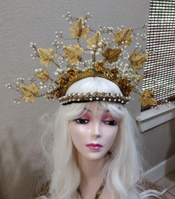 Golden metal and pearl crown