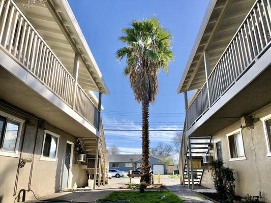 Multiunit apartment building