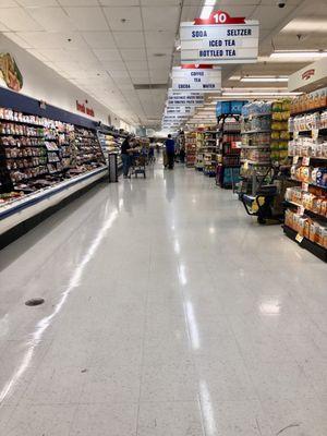 ShopRite Southbury CT. Clean and well kept.