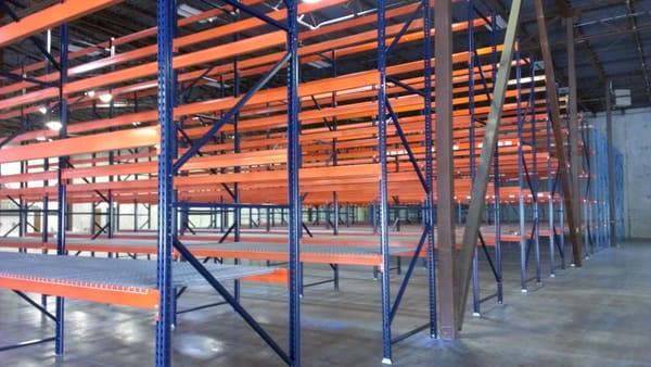 High piled storage pallet racks