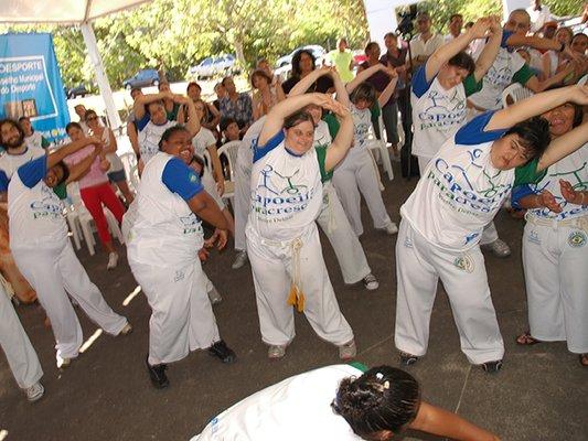 We encourage people to learn, feel successful, and make friends by using Capoeira as an instrument to build their physical strenthy