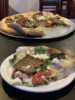 The Greek pizza - added Gyro meat