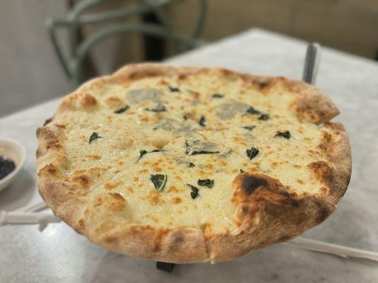 Gorgonzola pizza