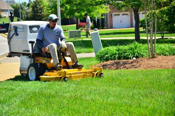 Barry's Lawn Care