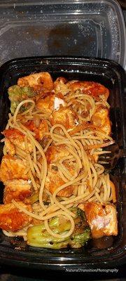 Soy Ginger Salmon with Noodles and vegetables