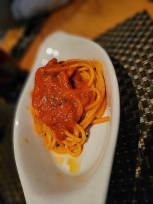 Half portion of Spaghetti with tomato sauce