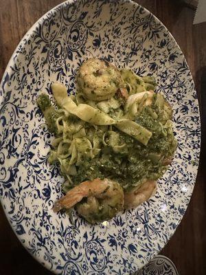 Fettucine Gamberi e Pesto*