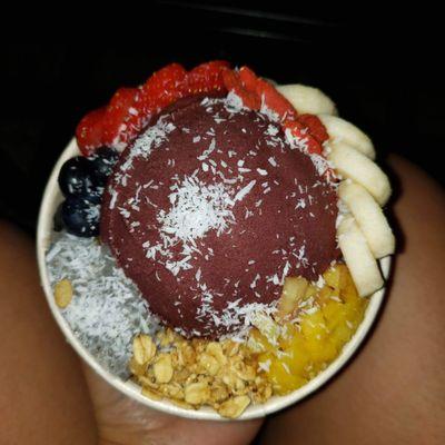 Açaí love bowl.