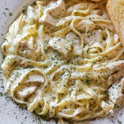 Fettucine Alfredo With Chicken