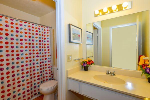 Stonetree Apartments - Model Bathroom