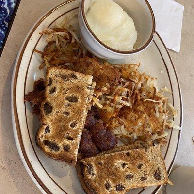 Poached eggs, corn beef hash, hash browns and cinnamon raisin toast