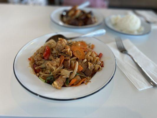 Drunken noodles w crispy pork