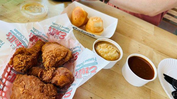 4 pieces dark meat chickens with mashed potatoes and bake bean side dishes