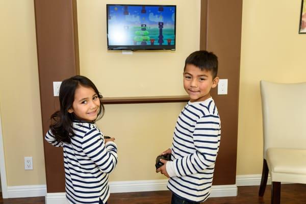 Kids playing video game at Dreamland Dental & Orthodontics.