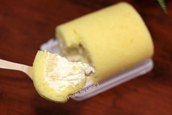 Durian Cake Roll/榴莲卷 ($11) - it's good! Really light and fluffy. Not too sweet. Has durian pieces inside the whipped cream filling.