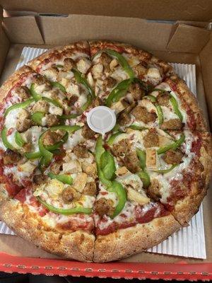 Chicken, sausage, and green bell pepper medium pizza