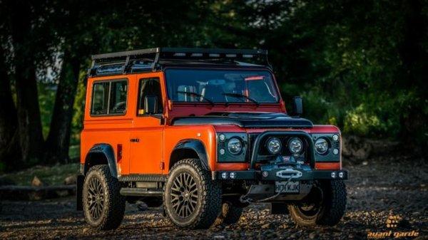 1990 ARKONIC Land Rover Defender Roof repair restored to photo-shoot condition.