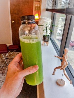 Morning Cleanse! Celery Juice at Hana Holistics!