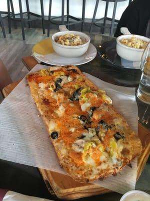 Buffalo chicken flatbread and Mac and cheese