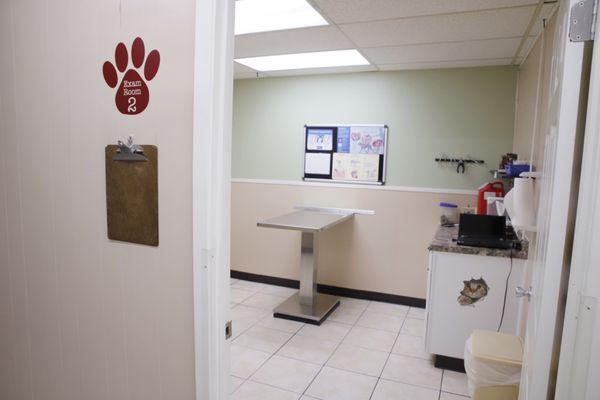 The 2nd exam room at the clinic is clean, spacious, and perfect for small dogs and litters of puppies and kittens.