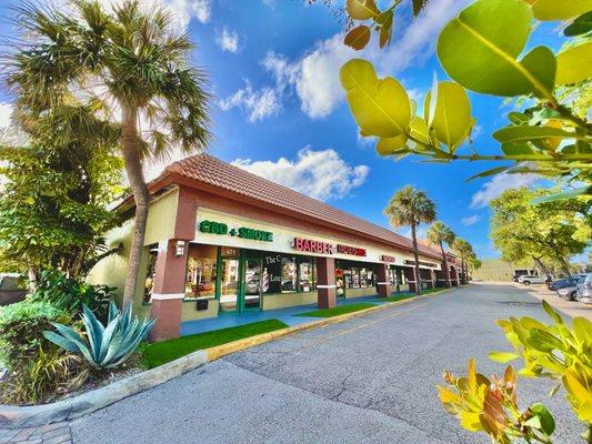 LiftOff Cannabis Boutique x Smoke Shop viewed from outside. 
 Source of: Delta 8 THC / CBD / Vape / Nicotine / FUME / HQD / Cigars / Tobacco