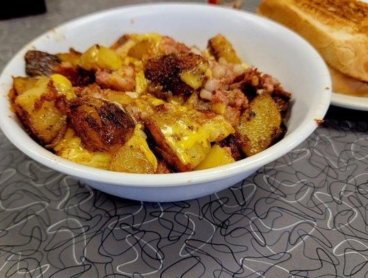 Breakfast Bowl with corned beef hash