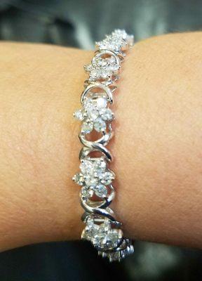 This bracelet is so pretty and dainty.  I love this piece. SAAD's Jewlers has a lot of great, unique jewelery.