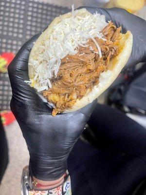 Arepa de Carne Mechada