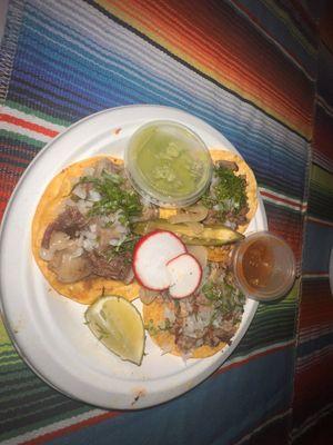 Tacos cabeza, lengua, asada