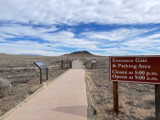 Volcanoes trailhead